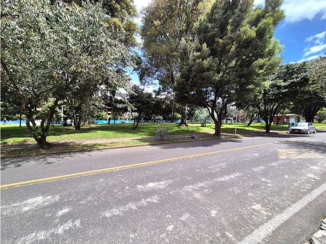 Apartamento de 3 alcobas en venta en Santa Barbara, Bogotá, 131 m² · foto 6 de 17