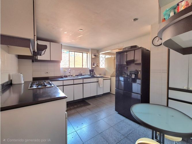 Apartamento de 3 alcobas en venta en Santa Barbara, Bogotá, 131 m² · foto 8 de 17