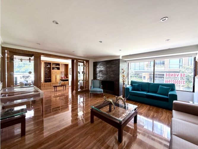Apartamento de 3 alcobas en venta en Santa Barbara Occidental, Bogotá, 189 m² · foto 3 de 23
