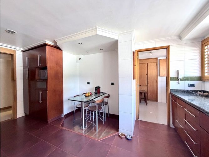 Apartamento de 3 alcobas en venta en Santa Barbara Occidental, Bogotá, 189 m² · foto 8 de 23