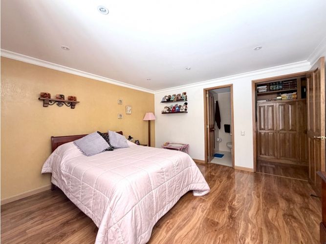 Apartamento de 3 alcobas en venta en Santa Barbara Occidental, Bogotá, 189 m² · foto 22 de 23