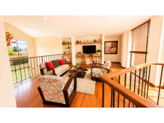 Casa de 4 alcobas en arriendo en Guaymaral, Cota, 311 m² · foto 10 de 24