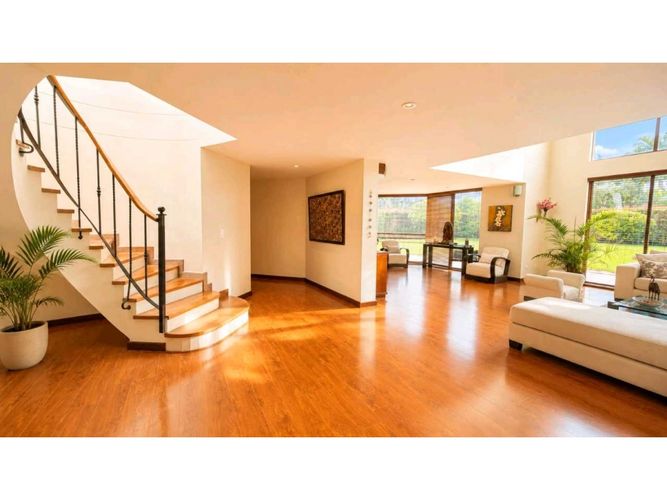 Casa de 4 alcobas en arriendo en Guaymaral, Cota, 311 m² · foto 12 de 24