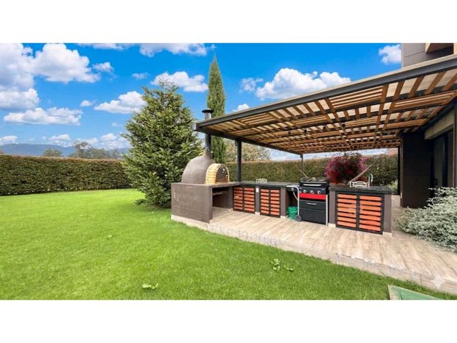 Casa de 3 alcobas en venta en Pradera De Potosi, La Calera, 1059 m² · foto 2 de 24