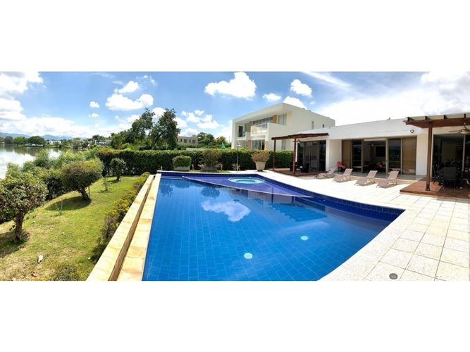 Casa de 4 alcobas en venta en Cn. Campestre El Peñon, Girardot, 363 m² · foto 6 de 24