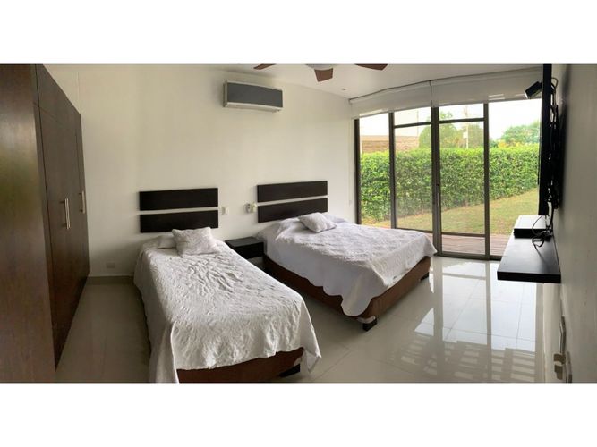 Casa de 4 alcobas en venta en Cn. Campestre El Peñon, Girardot, 363 m² · foto 12 de 24