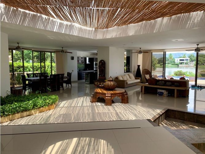Casa de 4 alcobas en venta en Cn. Campestre El Peñon, Girardot, 363 m² · foto 14 de 24