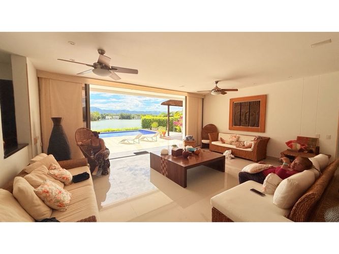Casa de 4 alcobas en venta en Cn. Campestre El Peñon, Girardot, 363 m² · foto 23 de 24