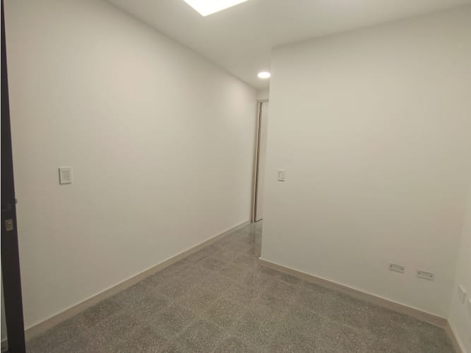 Oficina en arriendo en El Diamante 2, Medellín, 25 m² · foto 2 de 14