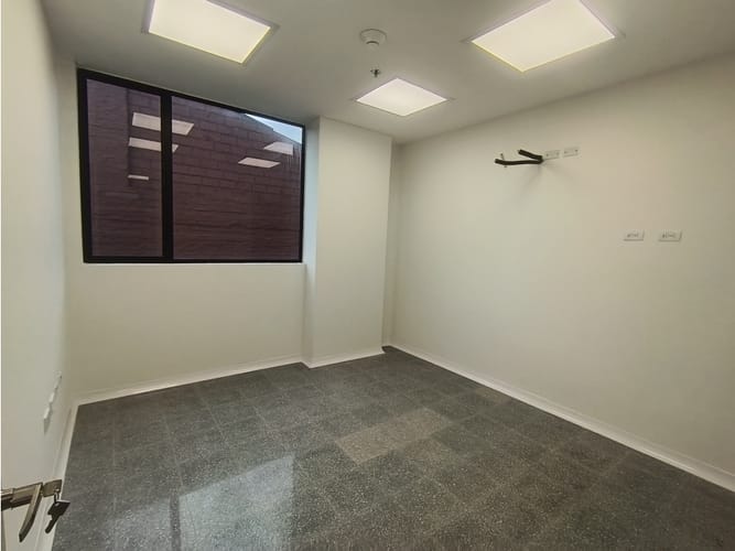 Oficina en arriendo en El Diamante 2, Medellín, 25 m² · foto 5 de 14