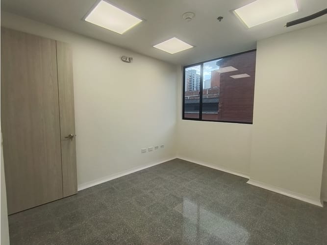 Oficina en arriendo en El Diamante 2, Medellín, 25 m² · foto 6 de 14