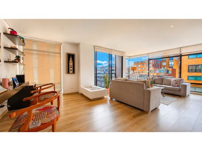 Apartamento de 3 alcobas en venta en Santa Barbara, Bogotá, 122 m² · foto 4 de 14