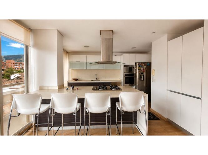 Apartamento de 3 alcobas en venta en Santa Barbara, Bogotá, 122 m² · foto 8 de 14