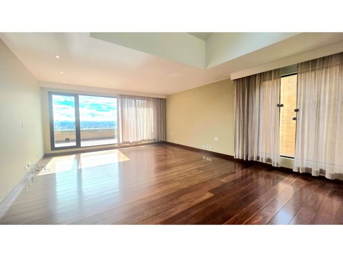 Apartamento de 3 alcobas en venta en Chico, Bogotá, 830 m² · foto 4 de 24