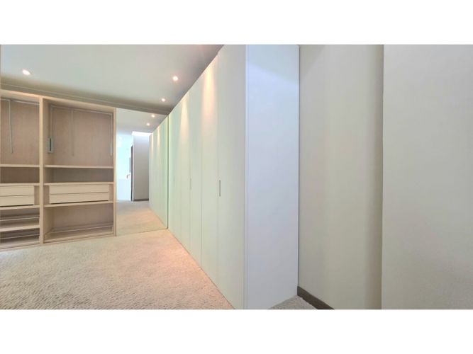 Apartamento de 3 alcobas en venta en Chico, Bogotá, 830 m² · foto 6 de 24