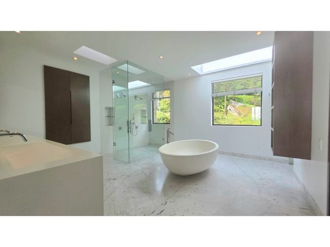 Apartamento de 3 alcobas en venta en Chico, Bogotá, 830 m² · foto 8 de 24