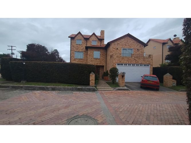 Casa de 4 alcobas en venta en La Balsa, Bogotá, 414 m² · foto 2 de 17