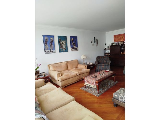 Apartamento de 4 alcobas en venta en Chico, Bogotá, 214 m² · foto 2 de 10