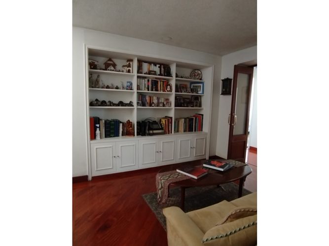 Apartamento de 4 alcobas en venta en Chico, Bogotá, 214 m² · foto 4 de 10