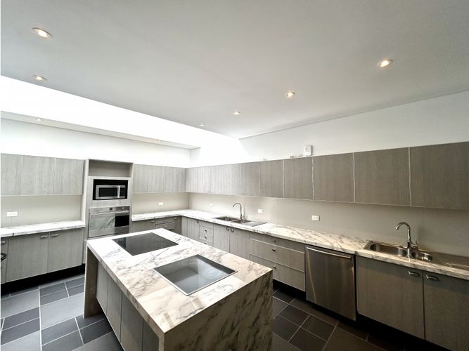 Casa de 5 alcobas en venta en Santa Ana Oriental, Bogotá, 872 m² · foto 13 de 24