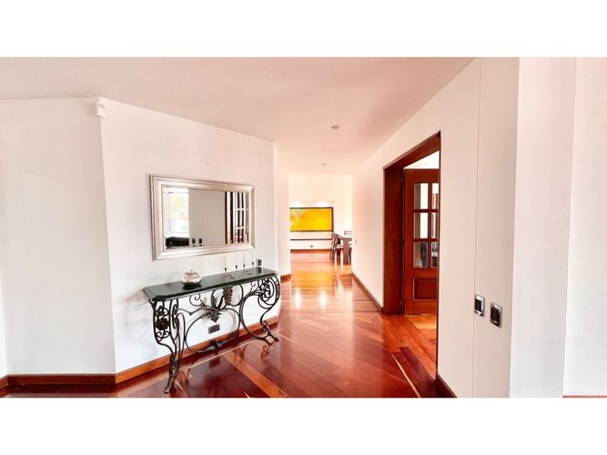 Apartamento de 6 alcobas en venta en San Patricio, Bogotá, 520 m² · foto 5 de 24