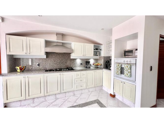 Apartamento de 6 alcobas en venta en San Patricio, Bogotá, 520 m² · foto 13 de 24