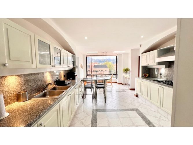 Apartamento de 6 alcobas en venta en San Patricio, Bogotá, 520 m² · foto 14 de 24