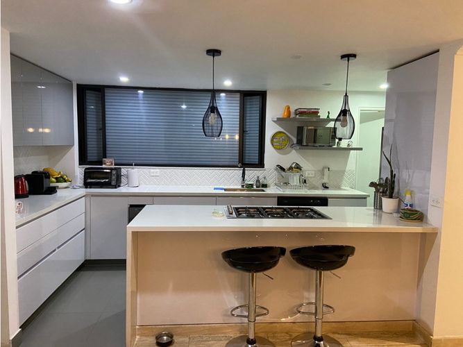 Apartamento de 4 alcobas en venta en Santa Barbara, Bogotá, 220 m² · foto 13 de 23