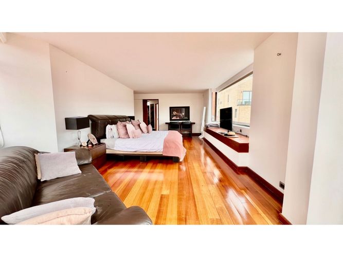 Apartamento de 6 alcobas en venta en San Patricio, Bogotá, 520 m² · foto 21 de 24