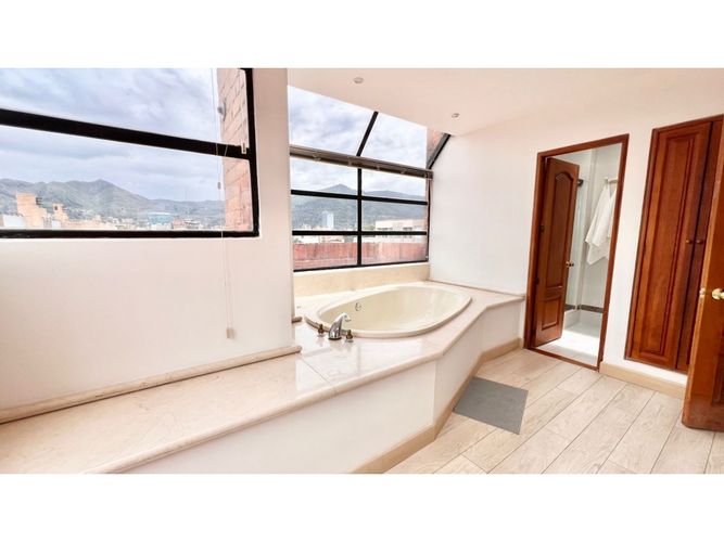 Apartamento de 6 alcobas en venta en San Patricio, Bogotá, 520 m² · foto 24 de 24