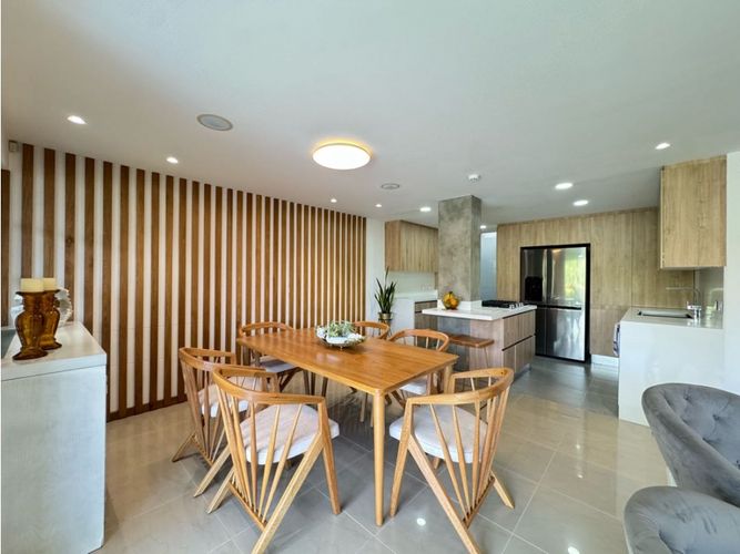 Casa de 3 alcobas en venta en La Sebastiana, Envigado, 246 m² · foto 2 de 24