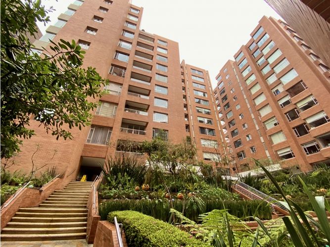 Apartamento de 3 alcobas en venta en Los Rosales, Bogotá, 307 m² · foto 3 de 24