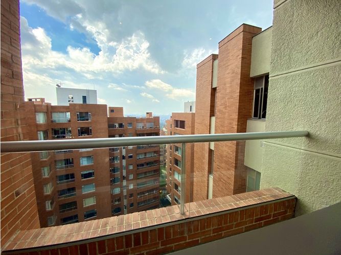 Apartamento de 3 alcobas en venta en Los Rosales, Bogotá, 307 m² · foto 4 de 24