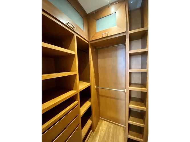 Apartamento de 3 alcobas en venta en Los Rosales, Bogotá, 307 m² · foto 9 de 24