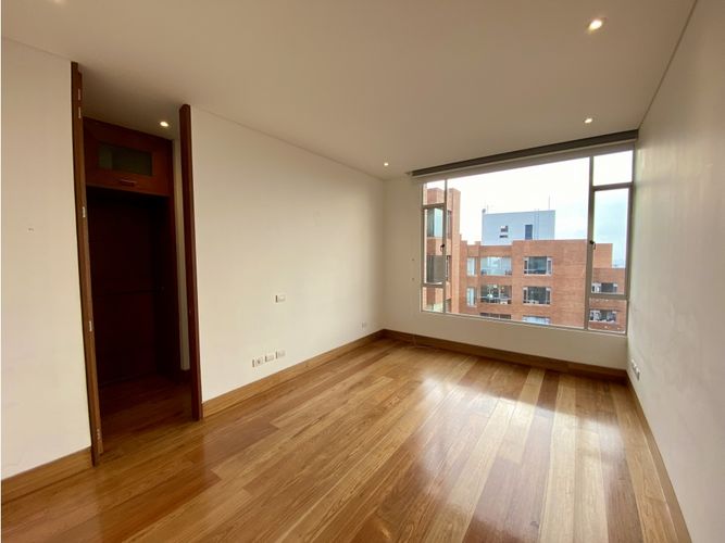 Apartamento de 3 alcobas en venta en Los Rosales, Bogotá, 307 m² · foto 11 de 24