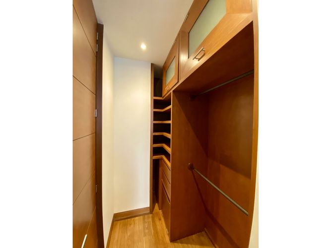 Apartamento de 3 alcobas en venta en Los Rosales, Bogotá, 307 m² · foto 12 de 24