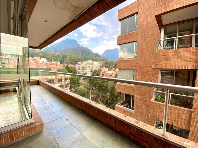 Apartamento de 3 alcobas en venta en Los Rosales, Bogotá, 307 m² · foto 16 de 24