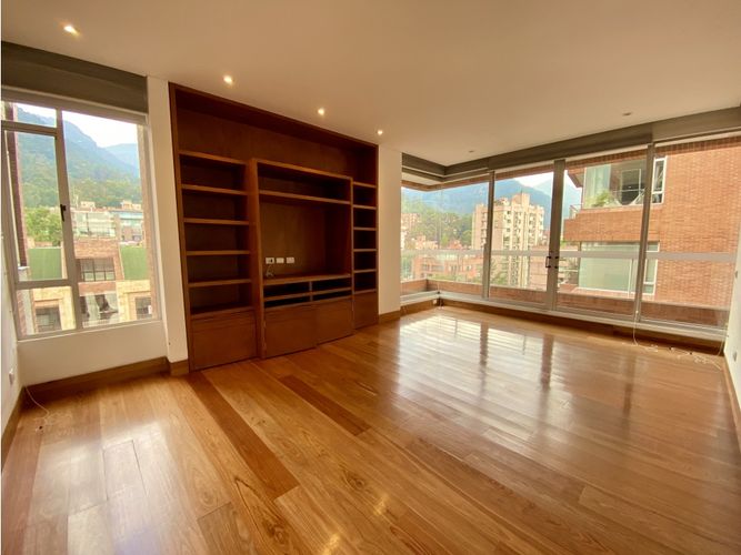 Apartamento de 3 alcobas en venta en Los Rosales, Bogotá, 307 m² · foto 17 de 24