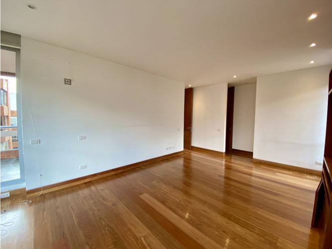 Apartamento de 3 alcobas en venta en Los Rosales, Bogotá, 307 m² · foto 18 de 24