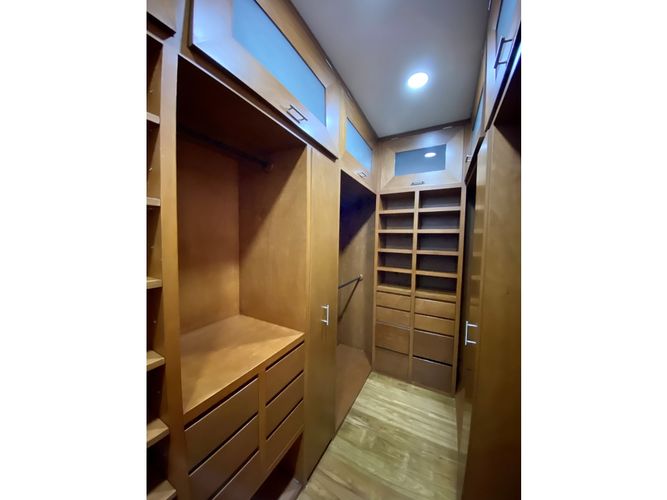 Apartamento de 3 alcobas en venta en Los Rosales, Bogotá, 307 m² · foto 19 de 24