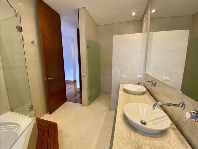 Apartamento de 3 alcobas en venta en Los Rosales, Bogotá, 307 m² · foto 20 de 24