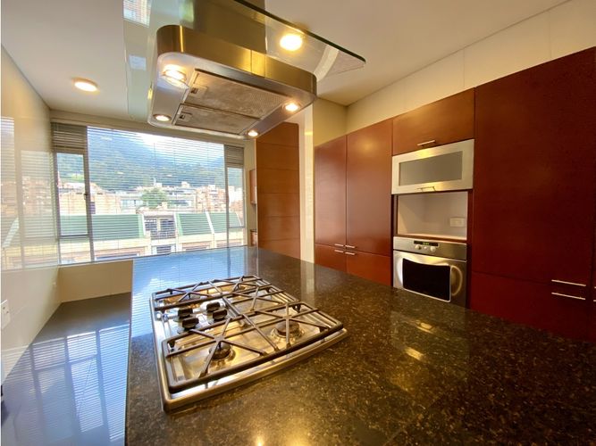 Apartamento de 3 alcobas en venta en Los Rosales, Bogotá, 307 m² · foto 24 de 24