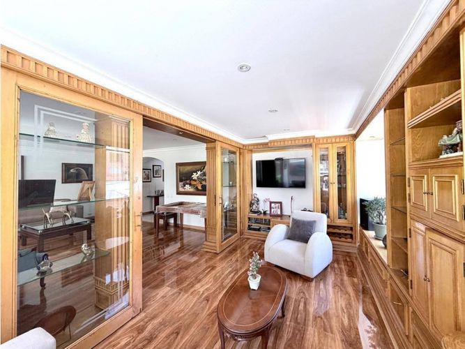 Apartamento de 3 alcobas en venta en San Patricio, Bogotá, 224 m² · foto 2 de 15