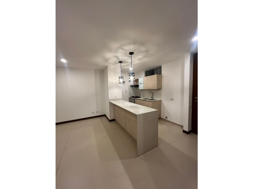 Apartamento en arriendo en Loma De Los Gonzalez, Medellín · foto 2 de 17