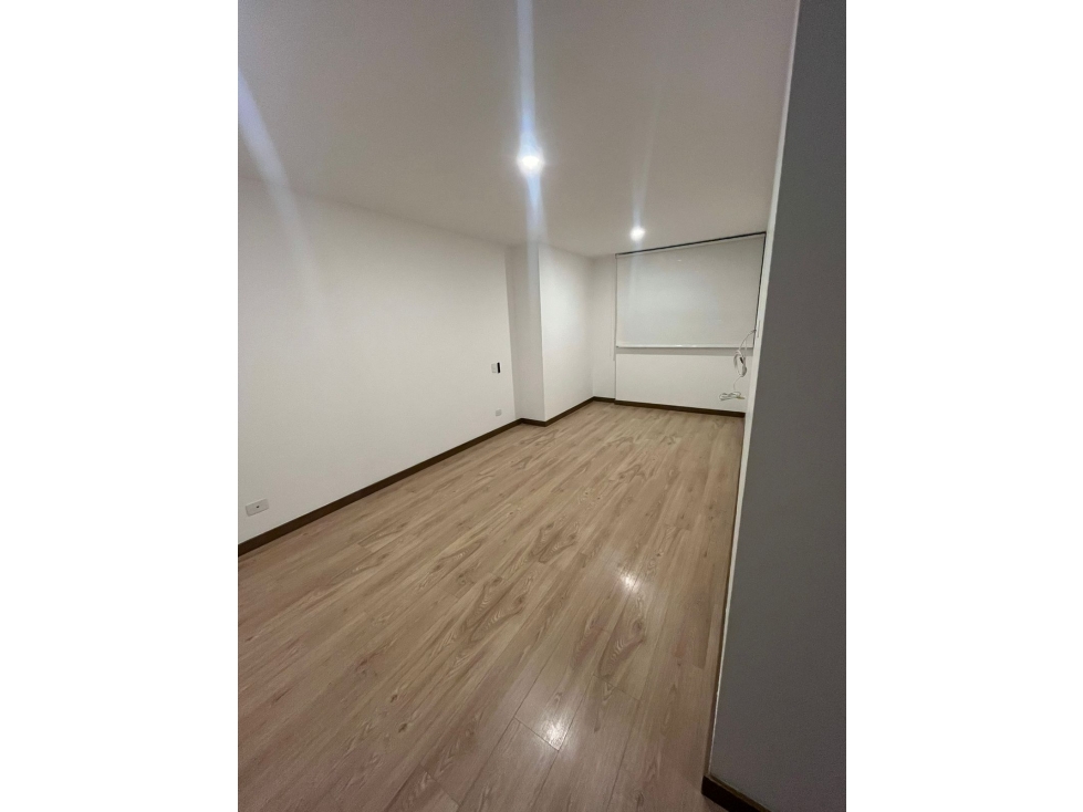 Apartamento en arriendo en Loma De Los Gonzalez, Medellín · foto 3 de 17