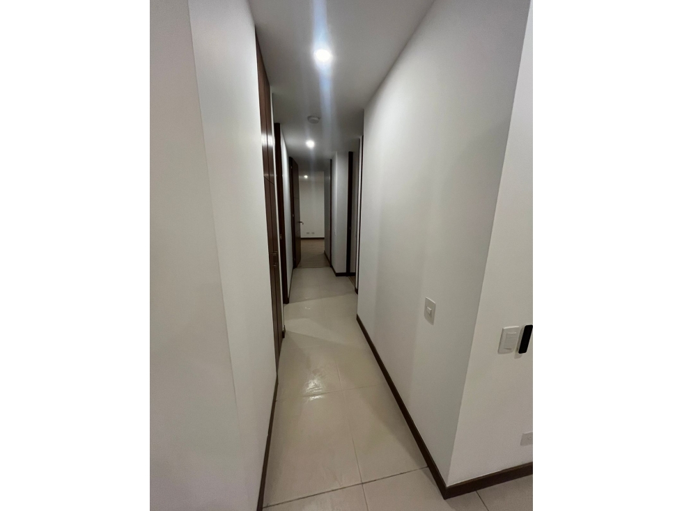 Apartamento en arriendo en Loma De Los Gonzalez, Medellín · foto 8 de 17