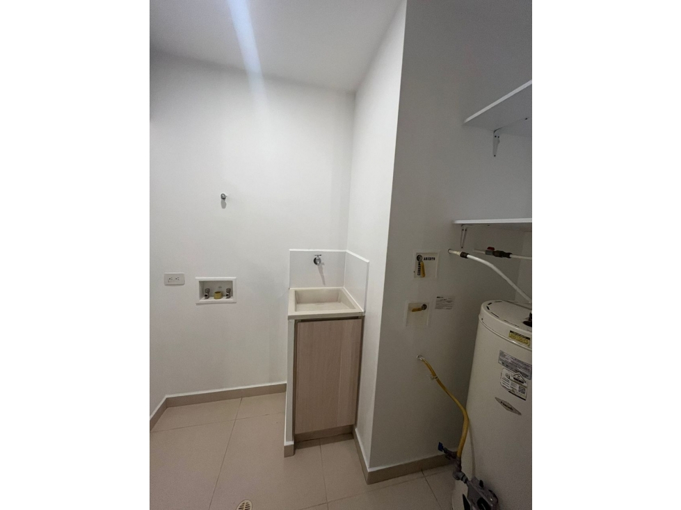 Apartamento en arriendo en Loma De Los Gonzalez, Medellín · foto 10 de 17