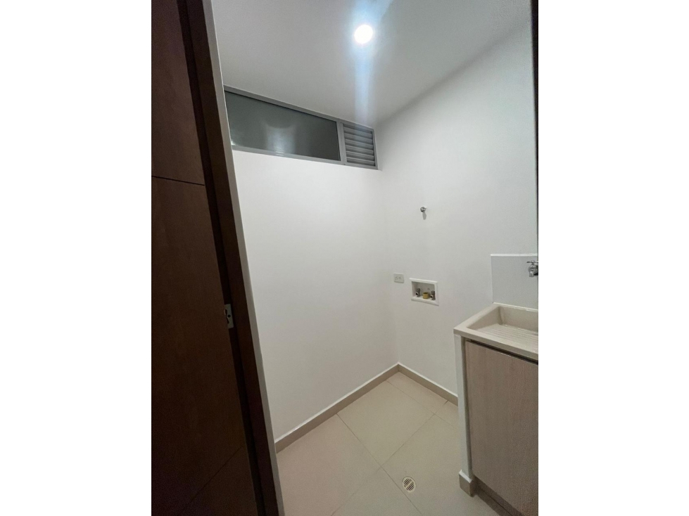 Apartamento en arriendo en Loma De Los Gonzalez, Medellín · foto 11 de 17