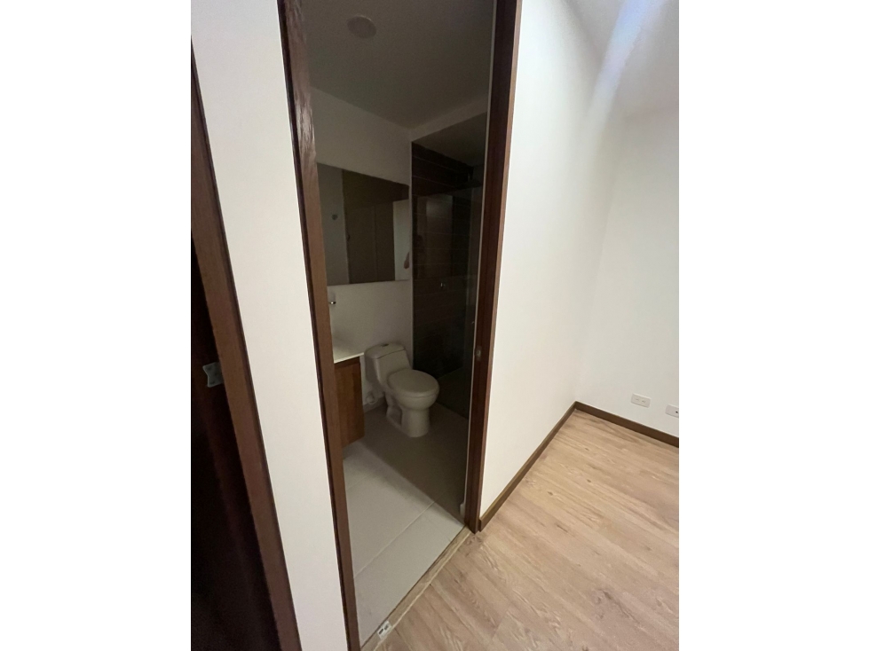 Apartamento en arriendo en Loma De Los Gonzalez, Medellín · foto 12 de 17
