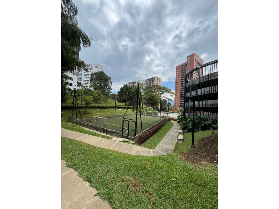 Apartamento en arriendo en Loma De Los Gonzalez, Medellín · foto 16 de 17